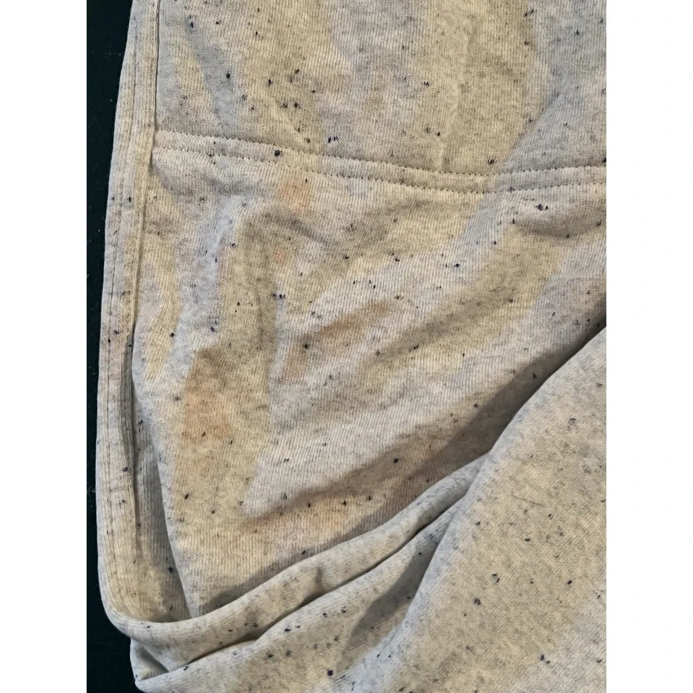 NWT Nike Yoga Training‎ Sweatpants Has Pink Stain Marks Size Large Gray